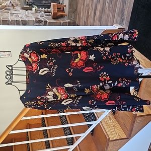 👚VAN HEUSEN FLORAL BLOUSE👚